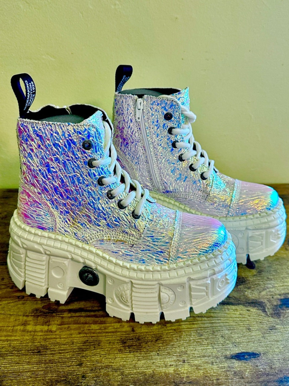 RARE sz 7 NEW ROCK Holographic platform Iridescent Sneaker Combat Boot rave EDM